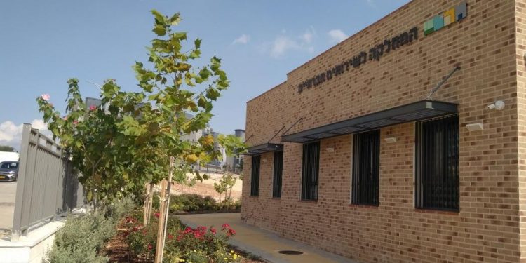 בנין מחלקת הרווחה בחריש. צילום: ענבר שמיר אדריכלות בע"מ