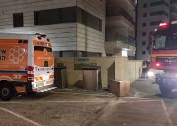 שכונת הפרחים: שמונה נערות נתקעו במעלית