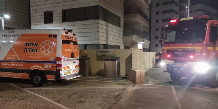שכונת הפרחים: שמונה נערות נתקעו במעלית