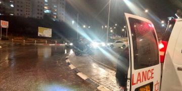 תאונת דרכים בכניסה לשכונת מעו"ף. צילום: מד"א