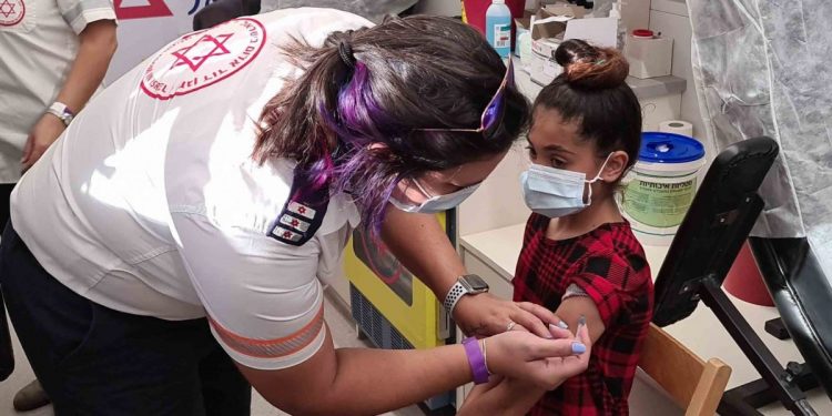 חיסון ילדים - צילום דוברות מד"א