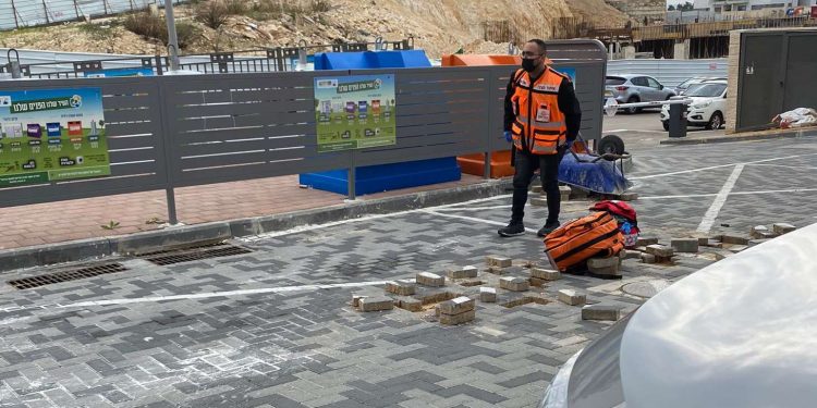 שכונת הפרחים: הולך רגל נפגע קלות מפגיעת רכב