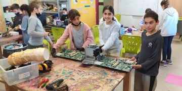 תלמי רון תלמידים שבוע החלל בית ספר