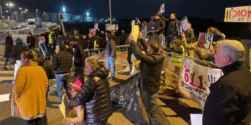 תושבי בצוותא הפגינו נגד הסטת כביש העוקף לעיר: "611 לא יעבור בשכונה"