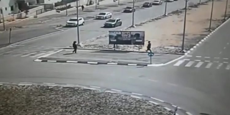 תושב חריש נעצר בחשד להשחתת השלט "חיים ביחד"