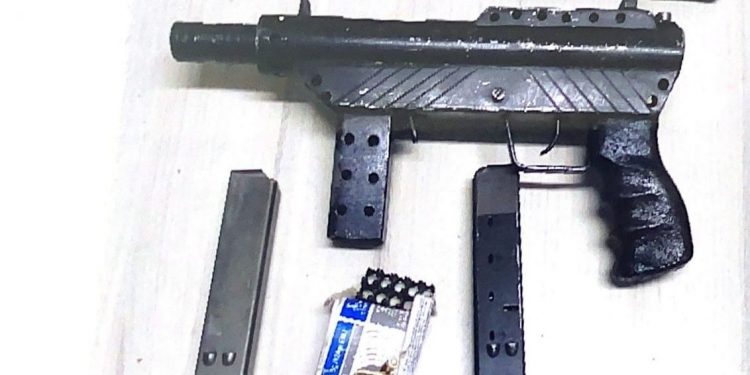 חשד: בן 18 ניסה להבריח תת מקלע ונעצר