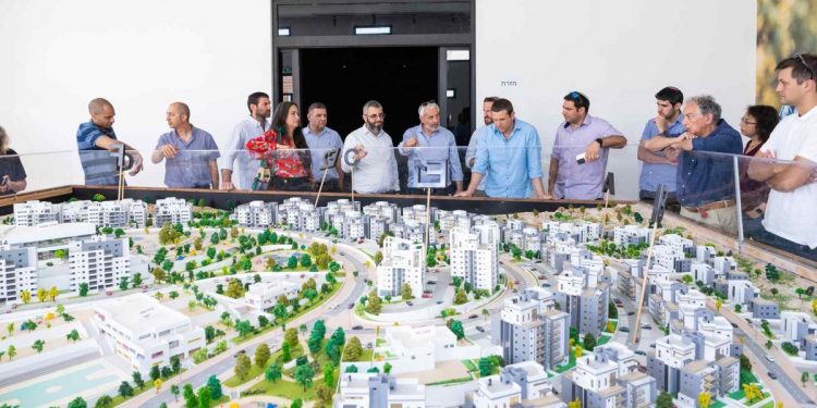 ממועצה לעיר: חברי הוועדה הגאוגרפית סיירו בחריש