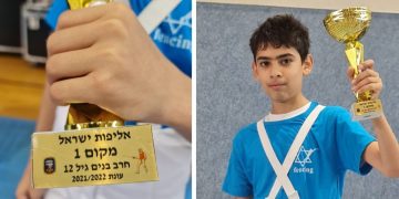 עומרי מור הוא אלוף ישראל בתחרות החרב לגילאי 12 